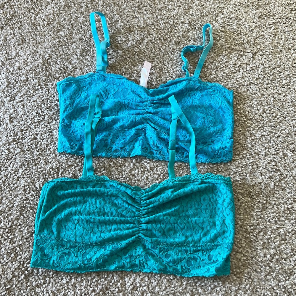 Set of 2 bra / bandeau tops. Removable and adjustable straps; both sized small